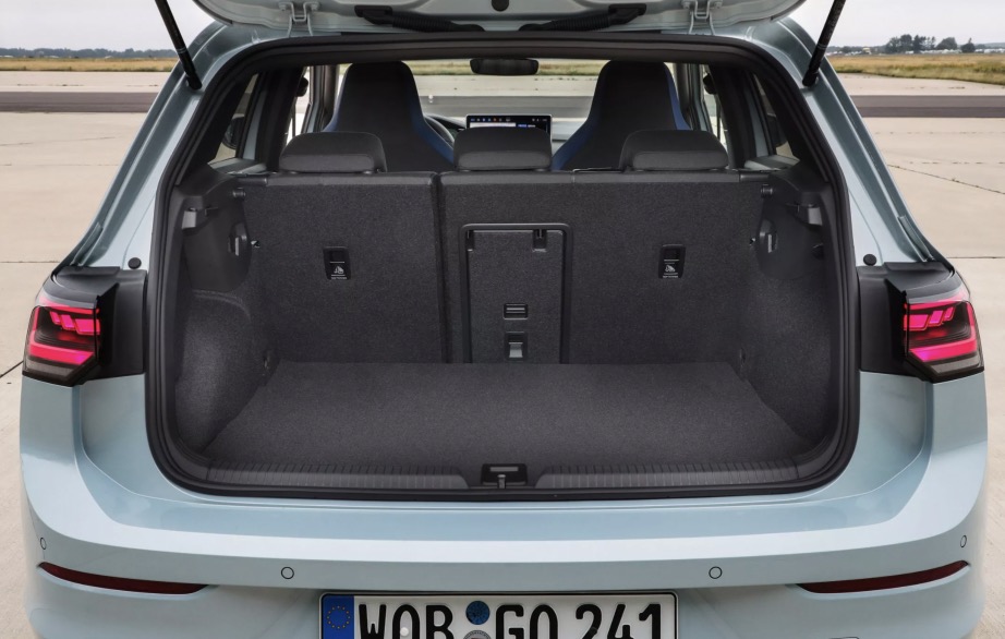 Bagagliaio nuova Volkswagen Golf 8 GTE 2024