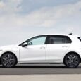 Foto fiancata nuova VW Golf 8 restyling 2024