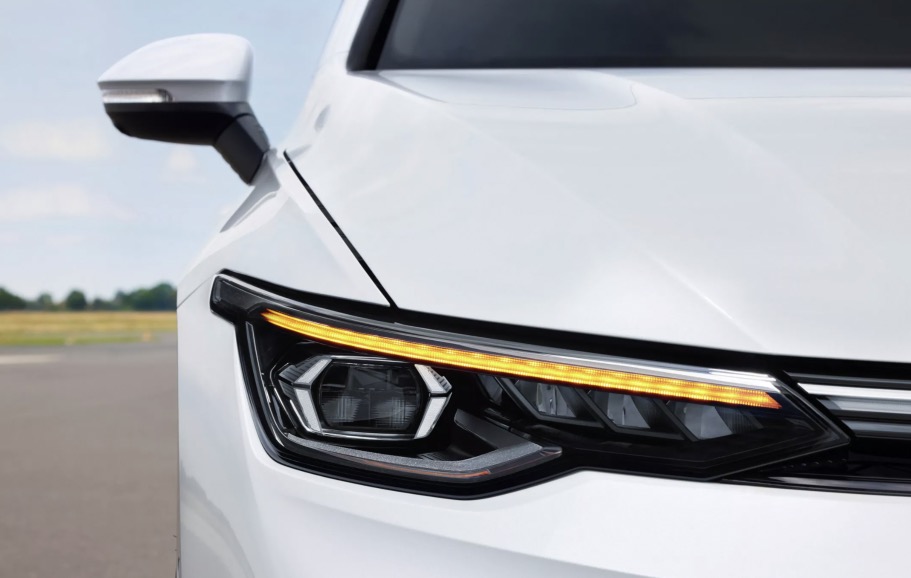Foto nuovi gruppi ottici VW Golf 8 2024 restyling