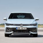 Immagine frontale nuova Volkswagen Golf 8 restyling GTE 2024