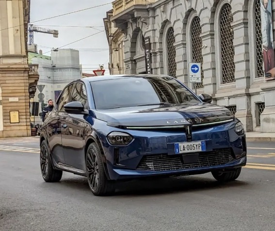 Nuova Lancia Ypsilon 2024 Foto