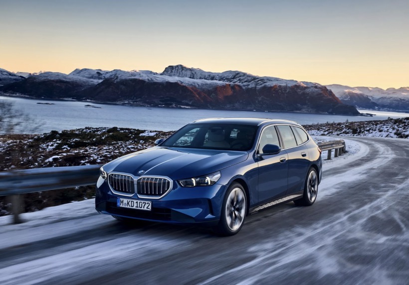 Foto nuova BMW Serie 5 Touring 2024