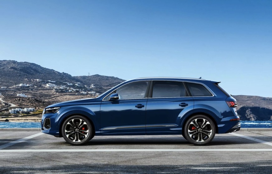 Immagine fiancata nuova Audi Q7 2024 restyling