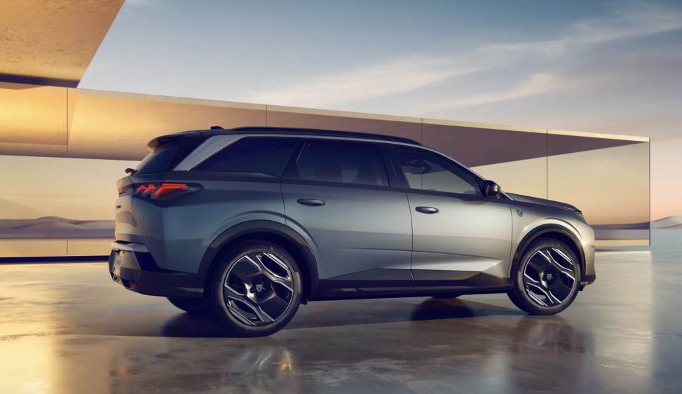 Fiancata nuova Peugeot E 5008
