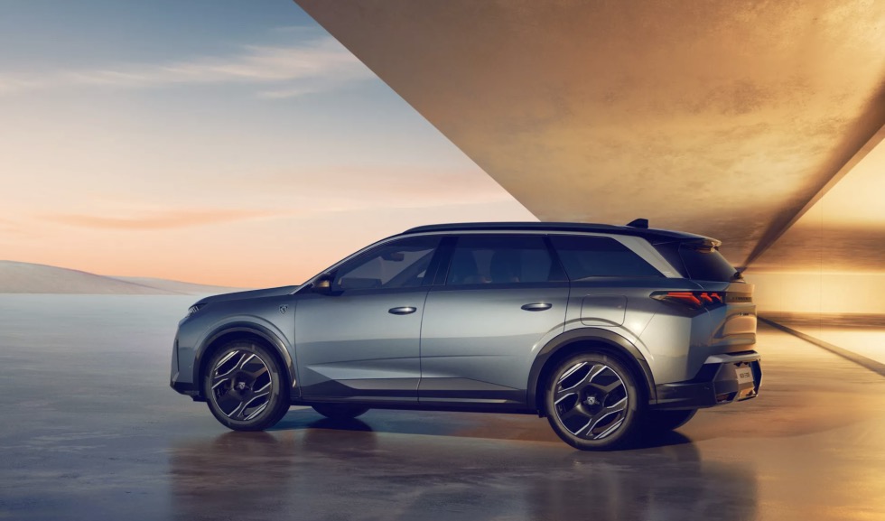 Immagine Fiancata nuova Peugeot E 5008