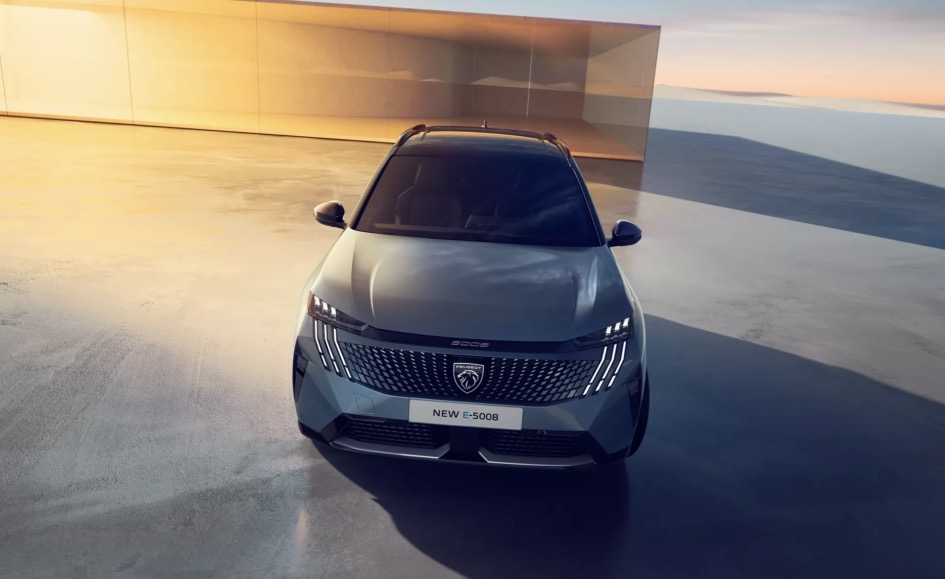 Peugeot E 5008