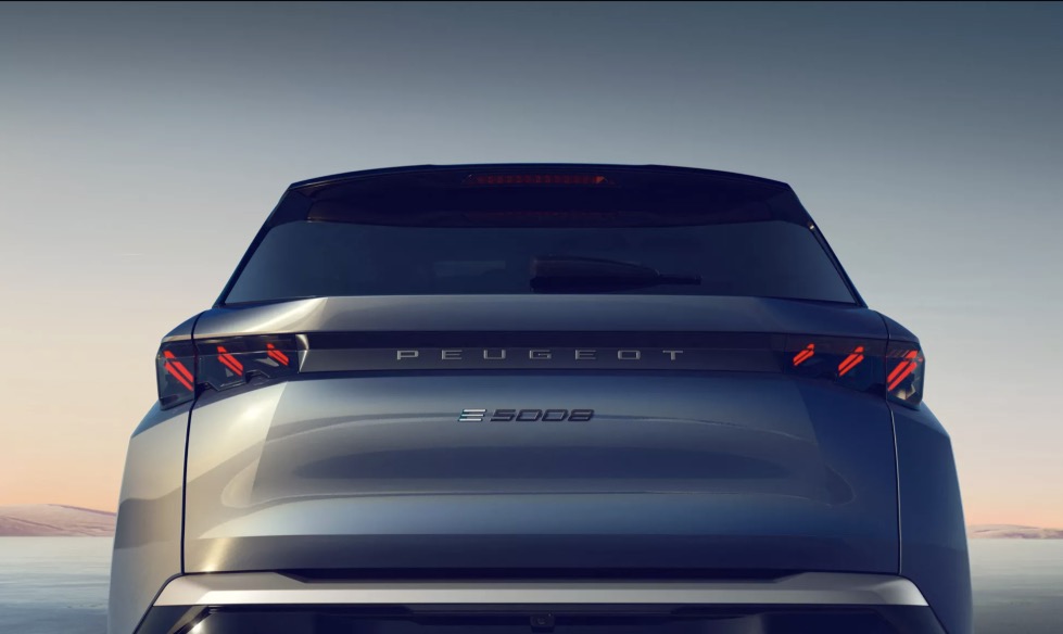 Posteriore nuova Peugeot E 5008