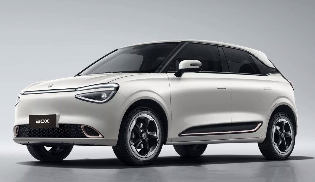 Nuova auto elettrica 2025