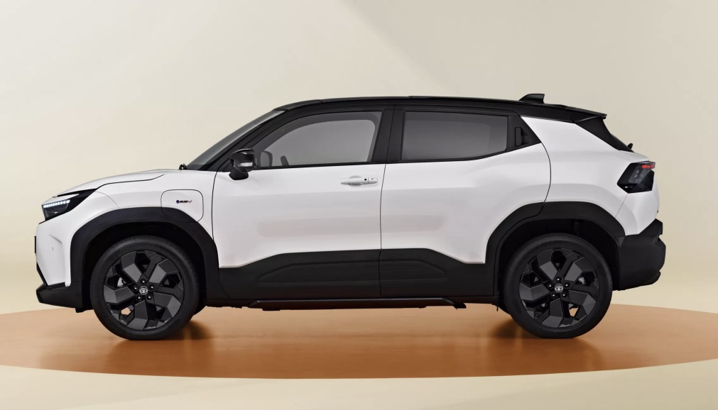 Fiancata Nuova Toyota Urban Cruiser 2025