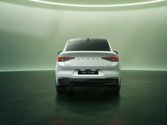 Foto posteriore e fiancata nuova Skoda Enyaq Coupè 2025 Foto posteriore e fiancata nuova Skoda Enyaq Coupè 2025