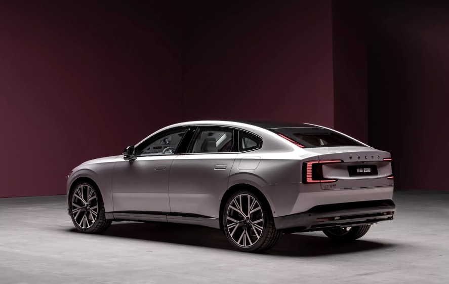 Fiancata Volvo ES90 2025