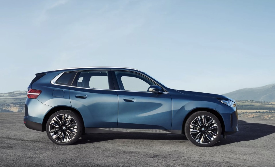 Foto fiancata nuovo suv BMW X3 2025