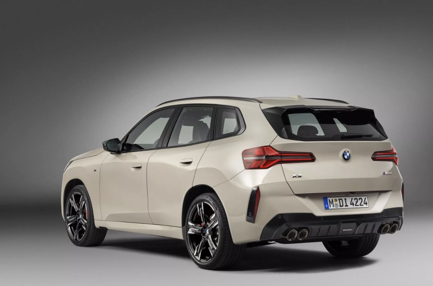 Immagine Fiancata Posteriore Nuova BMW X3 M50