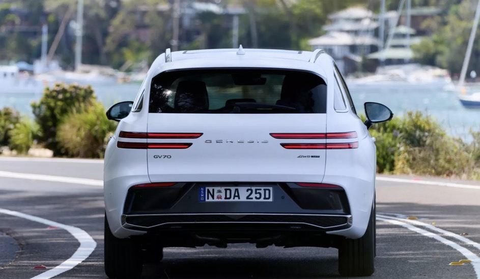 Immagini e caratteristiche nuovo suv Genesis GV70
