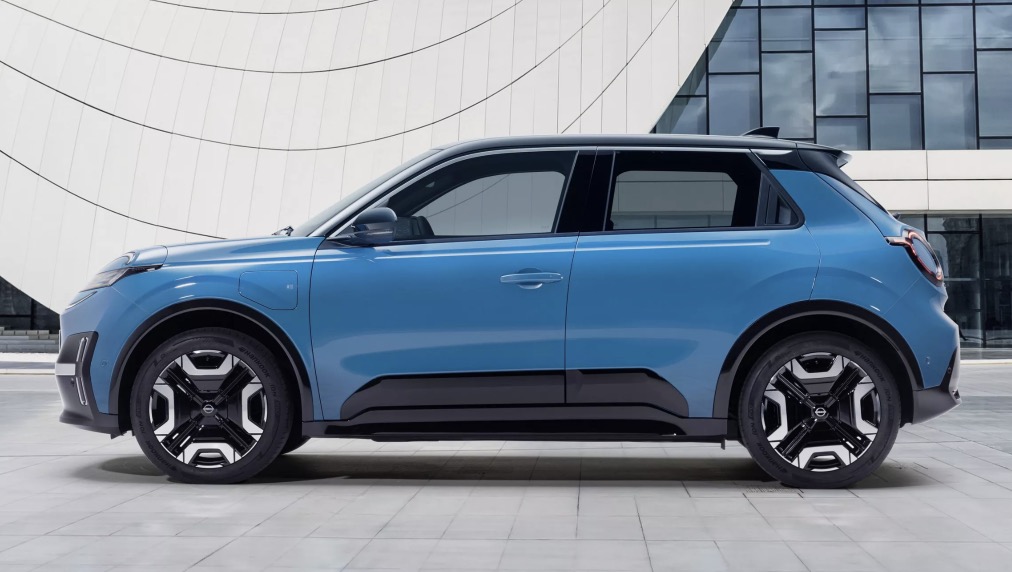 Fiancata nuova Nissan MICRA 2025