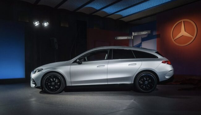 Fiancata nuova CLA Shooting Brake Fiancata nuova CLA Shooting Brake