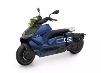 Nuovo Scooter Elettrico BMW CE 04 2025 Prezzi Motore Dimensioni Caratteristiche Autonomia