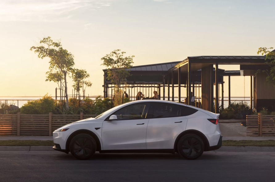 Fiancata nuova TESLA Model Y Standard