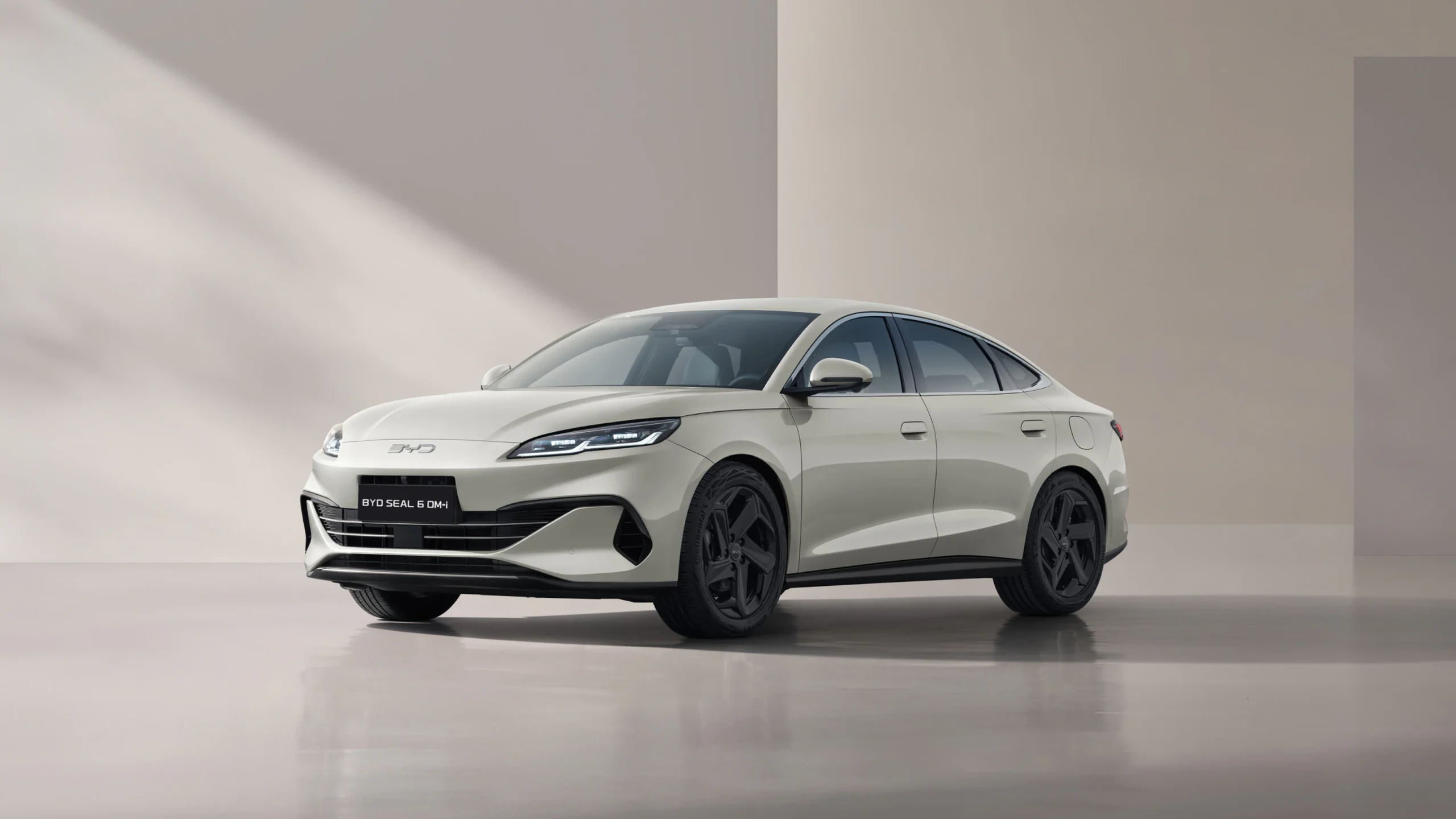Nuova Berlina BYD SEAL 6 DM i