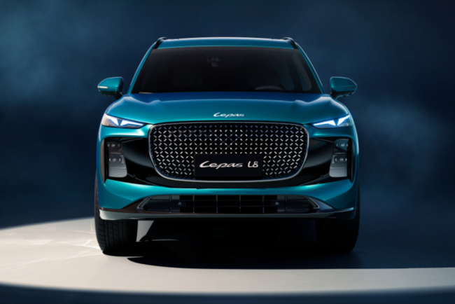 Frontale nuovo suv cinese Lepas L8