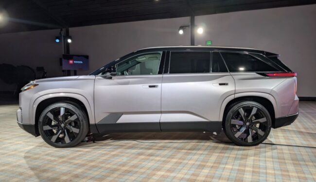 Fiancata nuova Toyota Highlander 2026