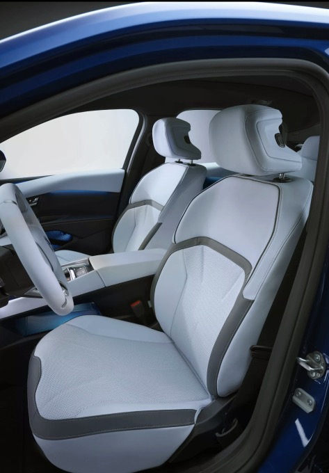 Sedili anteriori nuova BMW i3 elettrica