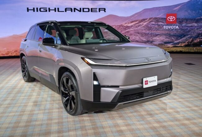 Toyota Highlander presentata a febbraio 2026