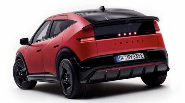 Foto fiancata e posteriore nuova Hyundai IONIQ 3