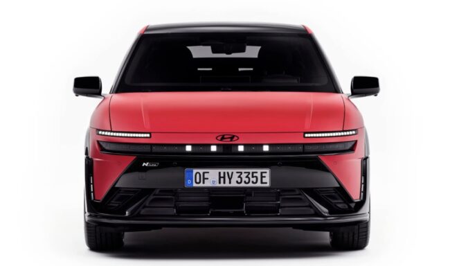 Foto frontale nuova Hyundai IONIQ 3