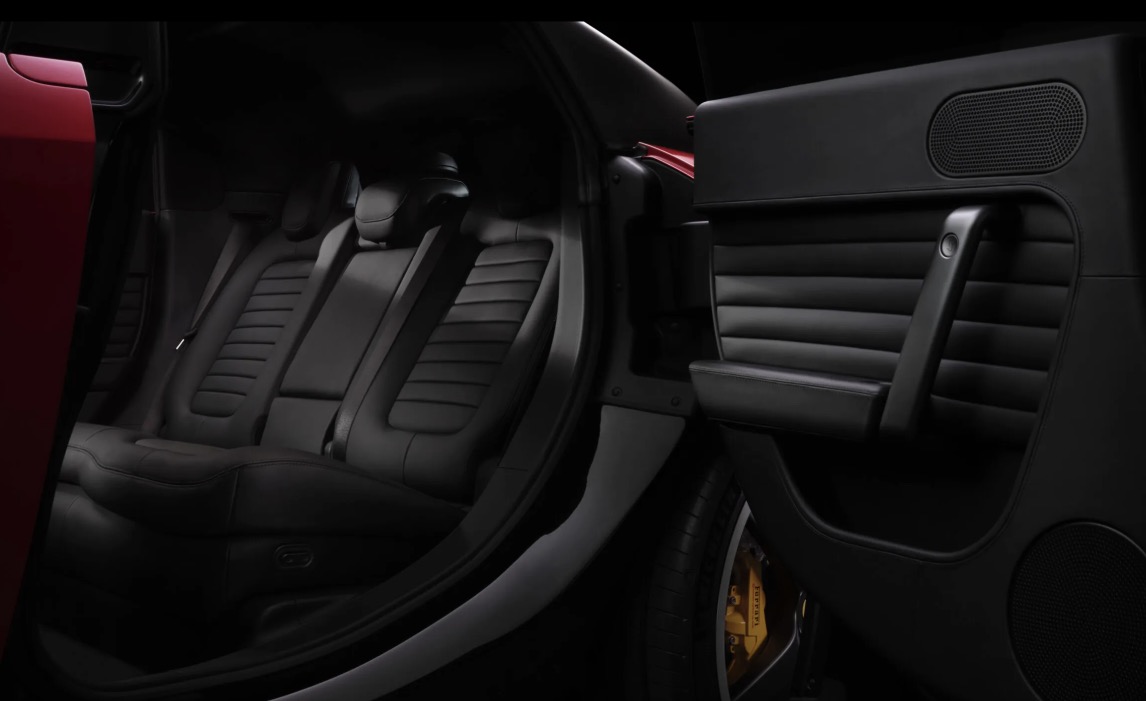 Interno nuova Ferrari LUCE Elettrica