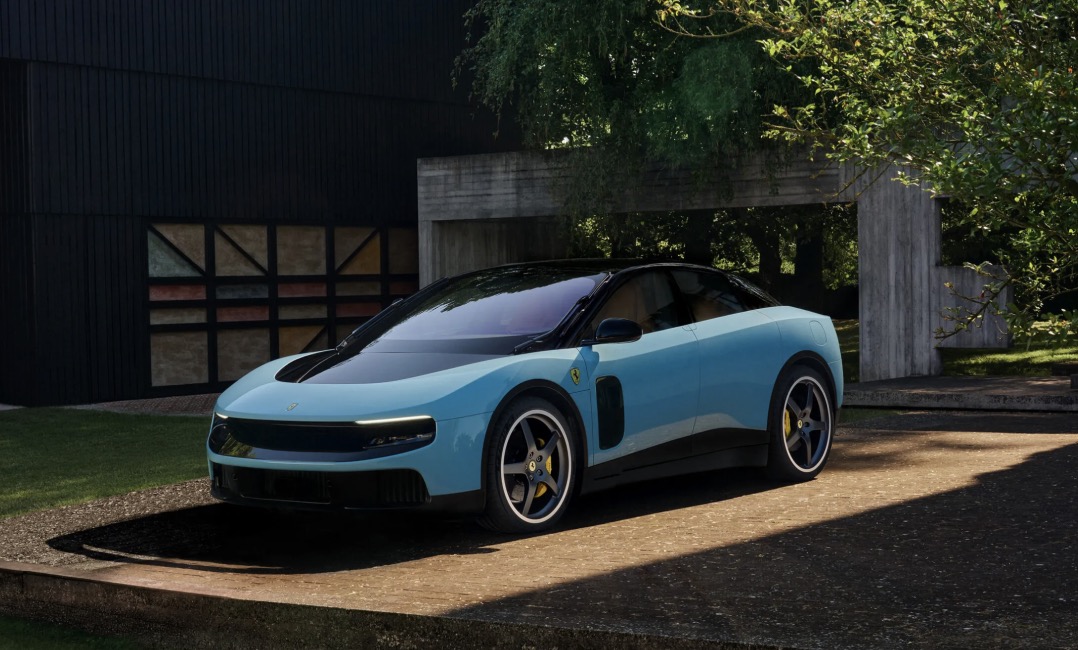 Nuova Ferrari LUCE Dimensioni Foto e Prezzo