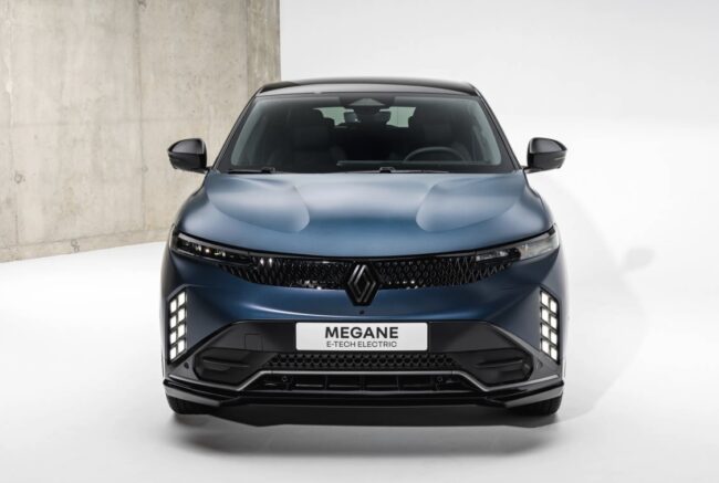 Foto frontale nuova Renault Megane E tech Electric 2027 Foto frontale nuova Renault Megane E tech Electric 2027